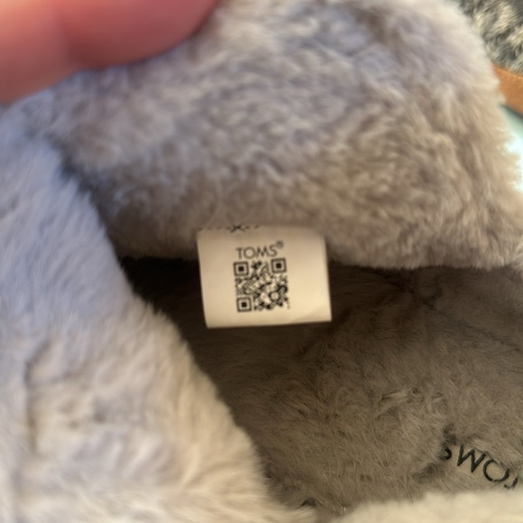 Woman’s TOMS slippers size 10 (worn 2x) - Picture 5 of 8